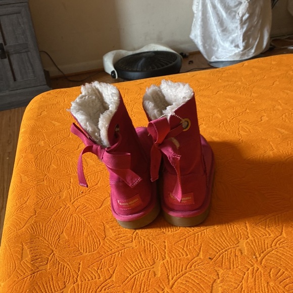 Never worn Uggs pink Koolaburra boats size 3 us nice beautiful - Picture 2 of 8